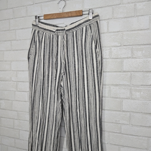Old Navy linen blend stripe bottoms - Picture 2 of 15